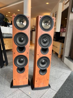 kef iQ 90