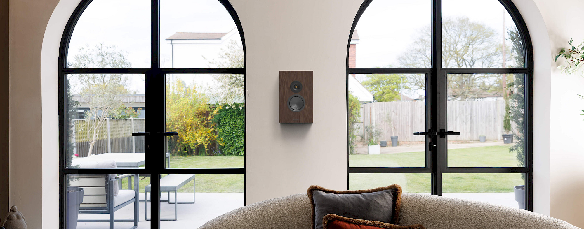 Monitor Audio Silver On-Wall 8G